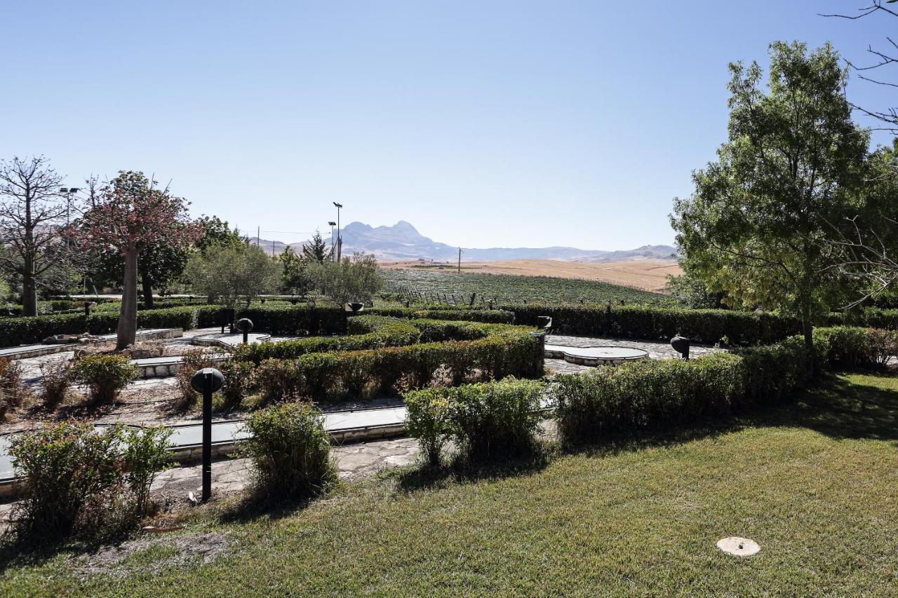 Agriturismo Tenute Pollara Roccamena ภายนอก รูปภาพ