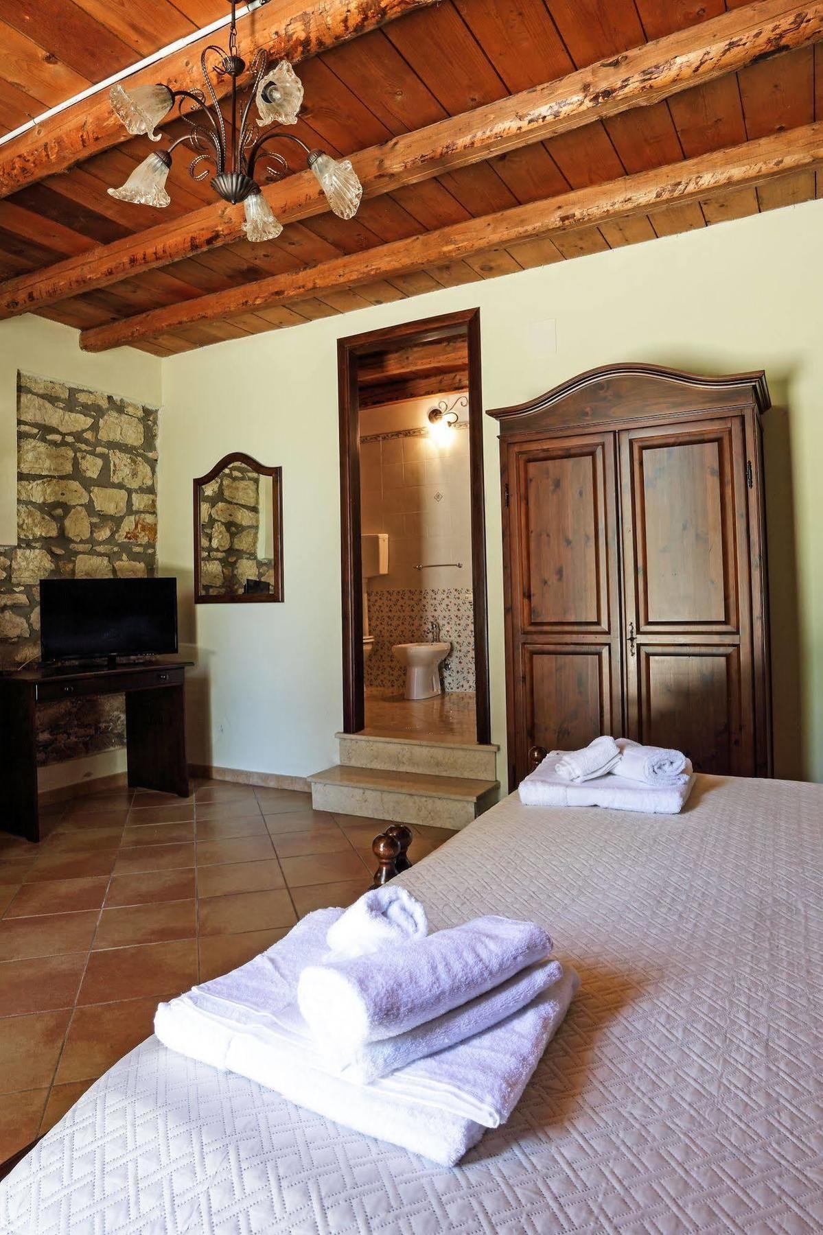 Agriturismo Tenute Pollara Roccamena ภายนอก รูปภาพ