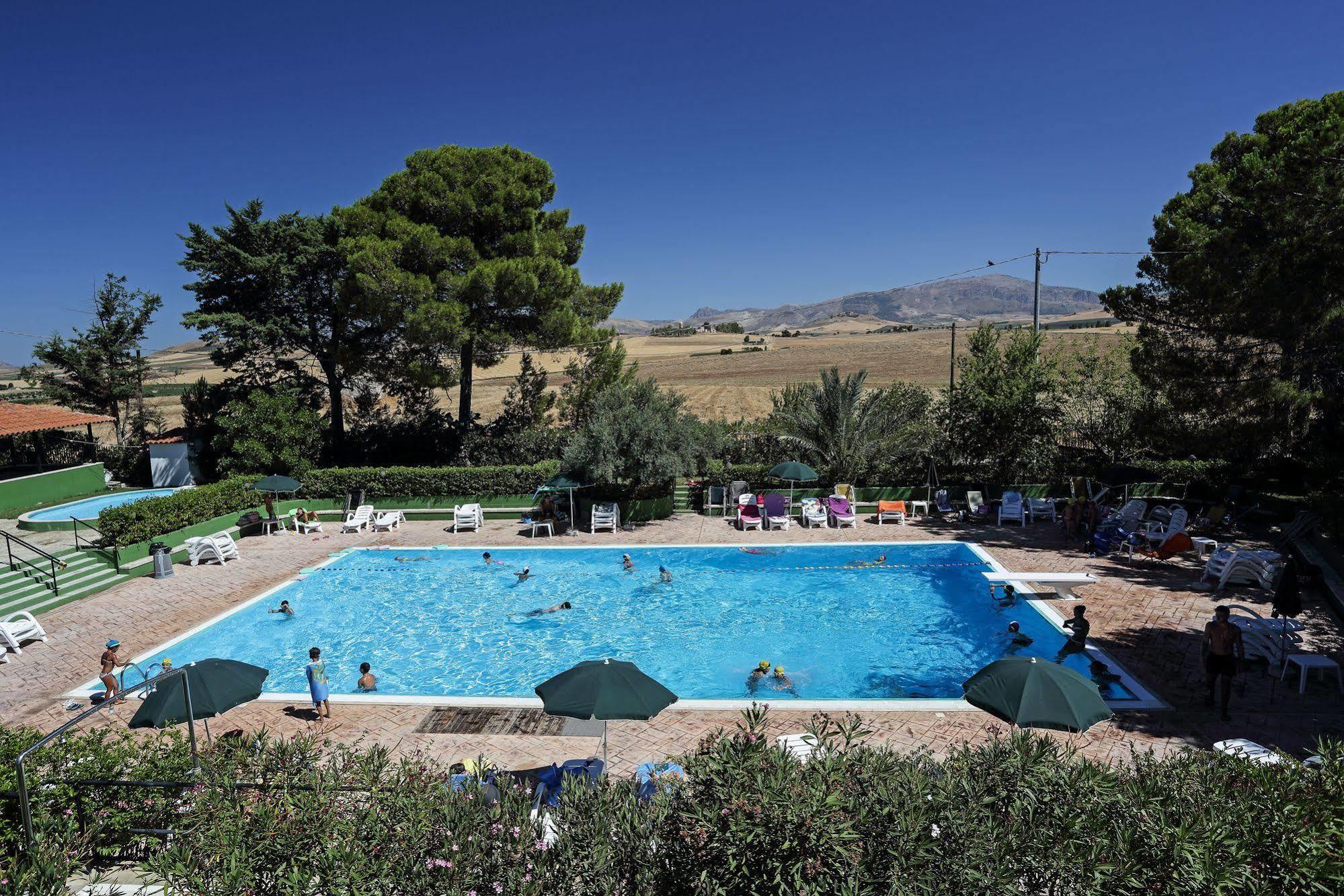 Agriturismo Tenute Pollara Roccamena ภายนอก รูปภาพ