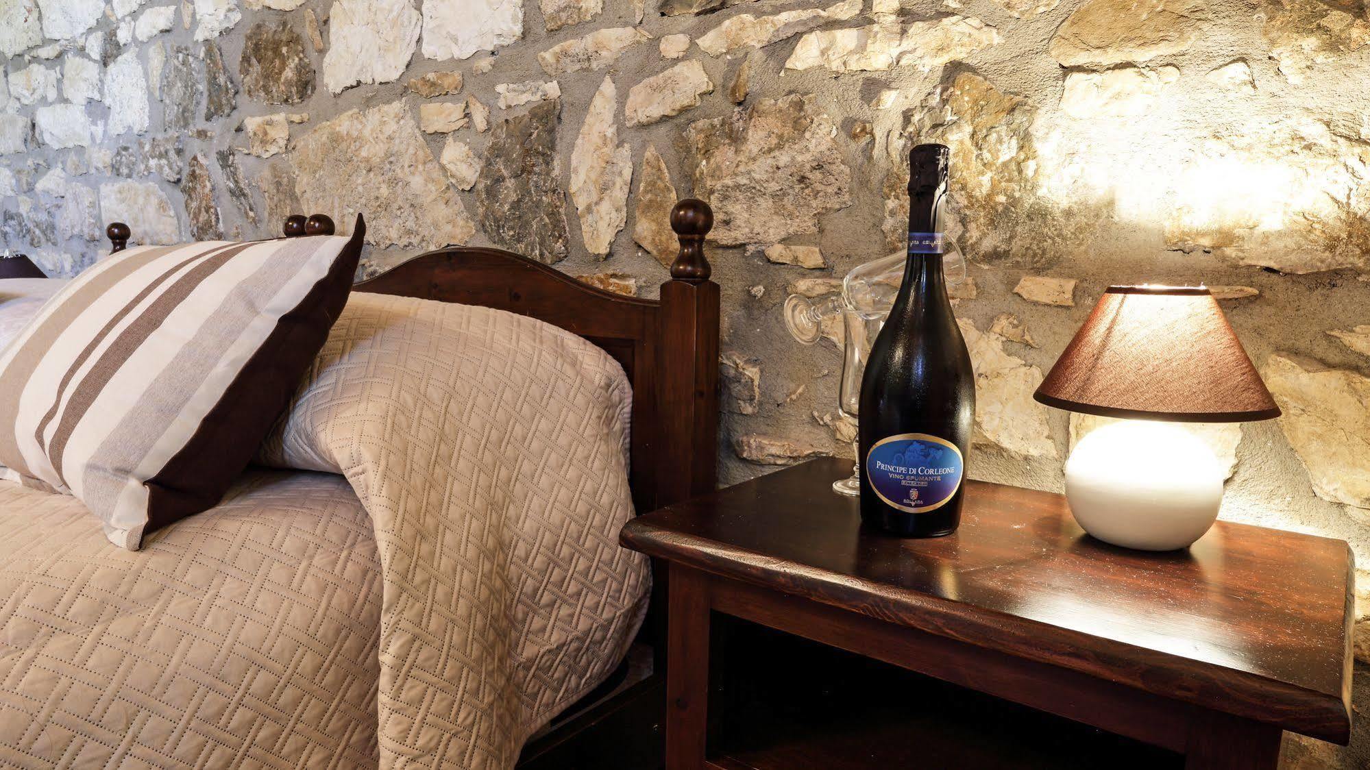 Agriturismo Tenute Pollara Roccamena ภายนอก รูปภาพ