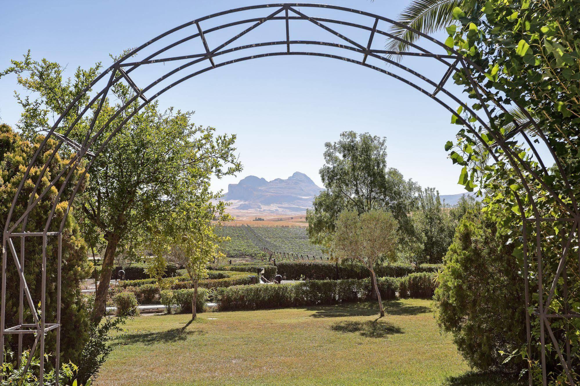 Agriturismo Tenute Pollara Roccamena ภายนอก รูปภาพ